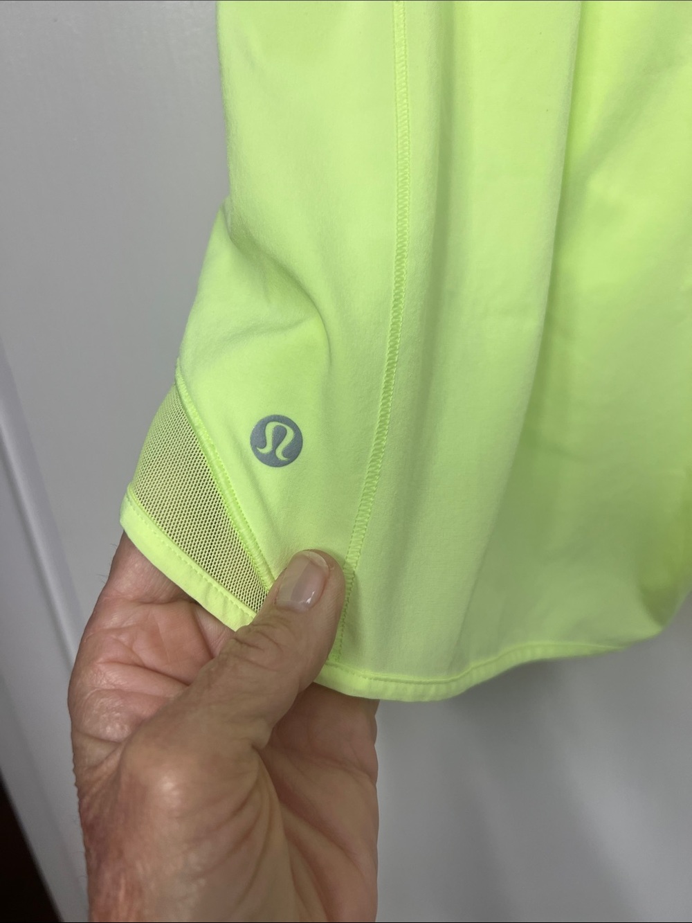 Lululemon Hotty Hot High-Rise Short 4” Highlight Yellow, Size 6, W7AW7T, EUC - Picture 6 of 11